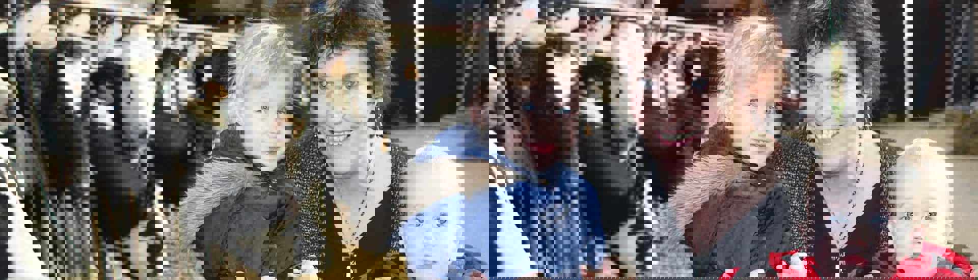 Oma Mieke met kleinkinderen: sociaal verlof voor grootouders