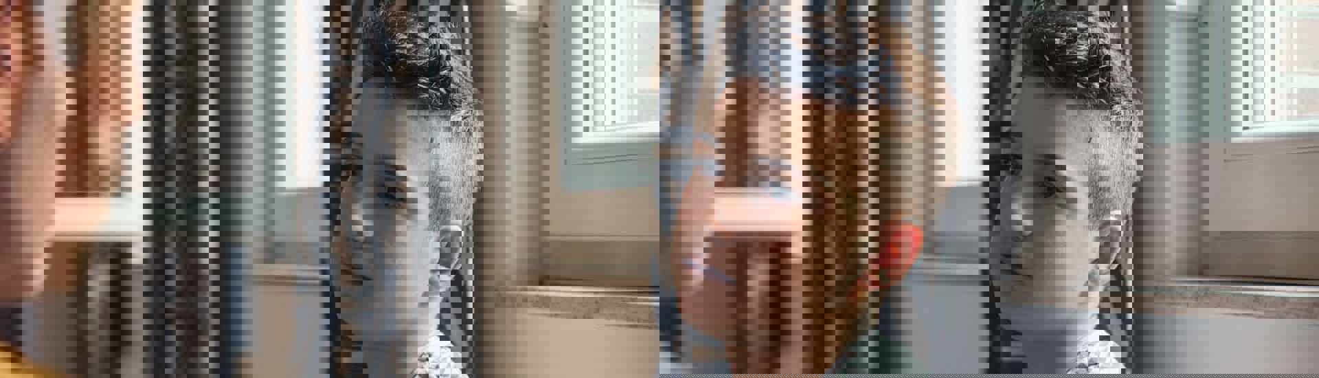 Het tienerbrein: vader en tienerzoon hebben een moment samen