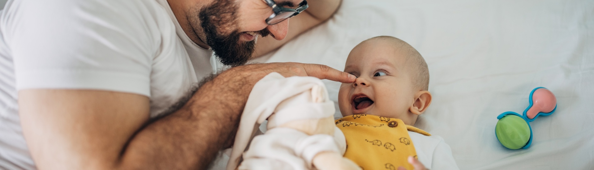 Verlof Voor Ouders Papa Speelt Met Baby