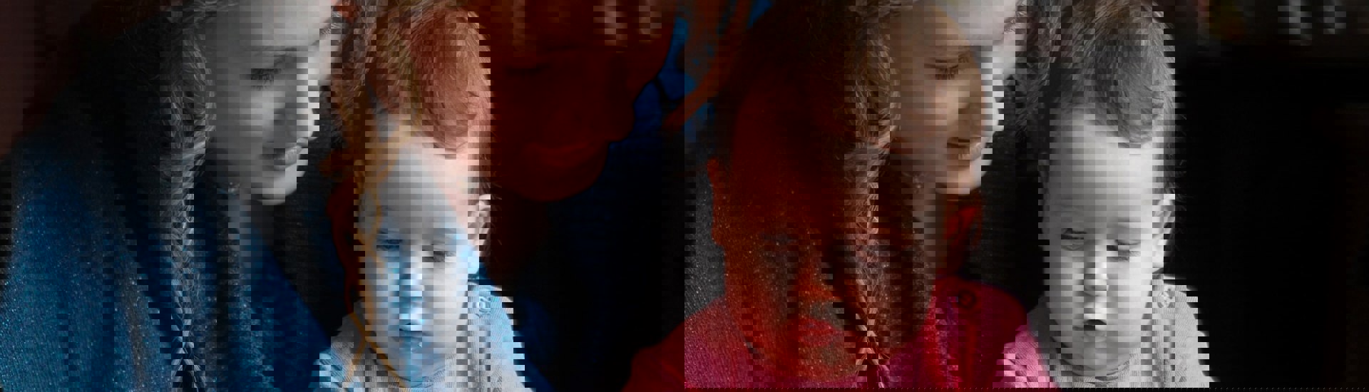 Mama en peuter lezen samen: ontdek Boekstart