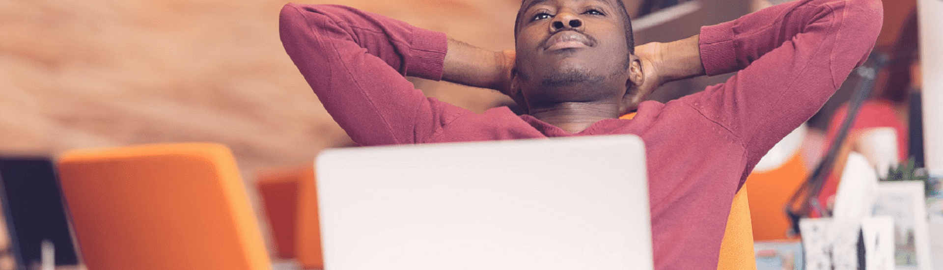 Tiener staart voor zich uit: Tips voor ouders én tieners om uitstelgedrag aan te pakken