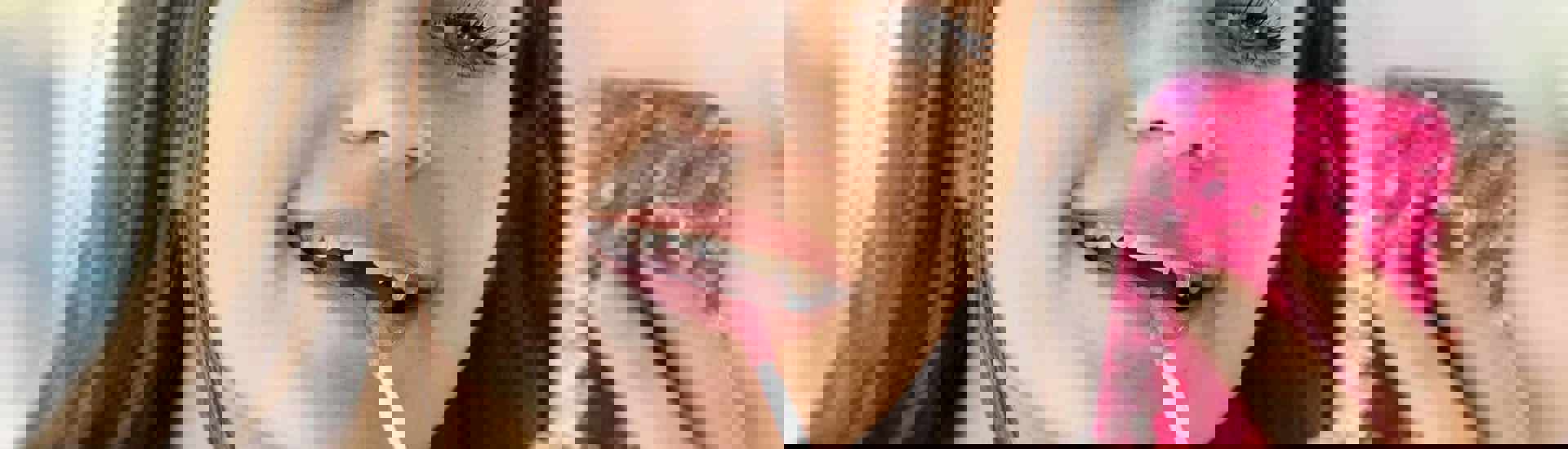 Tiener smeert make-up: hormoonverstoorders in het lichaam