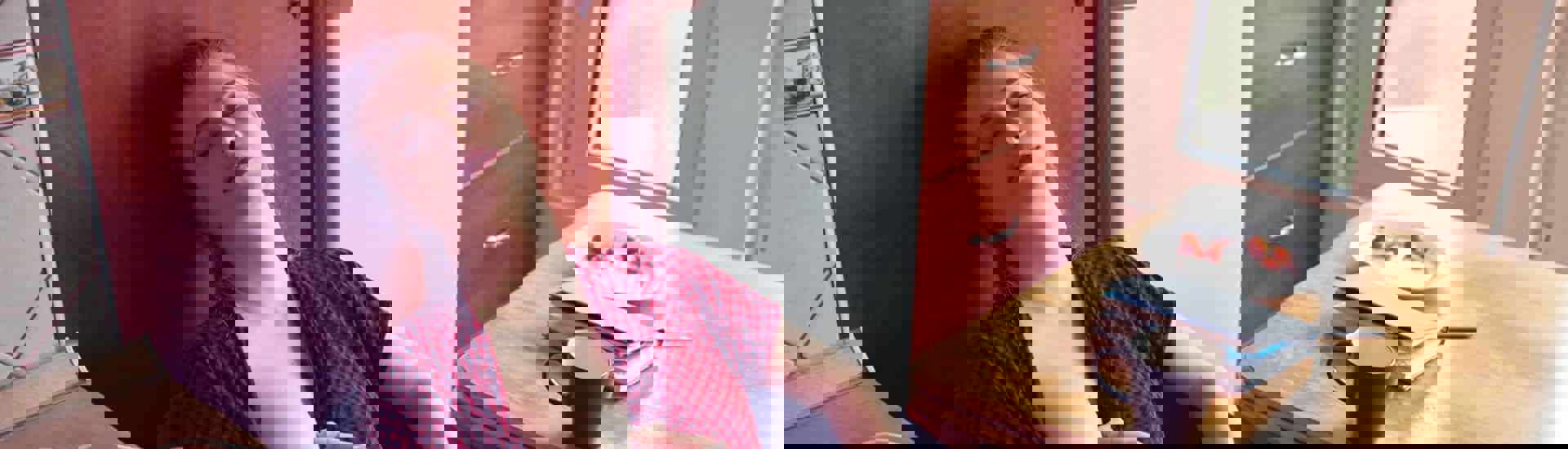 Uitgeputte mama geeft borstvoeding: vraag hulp!