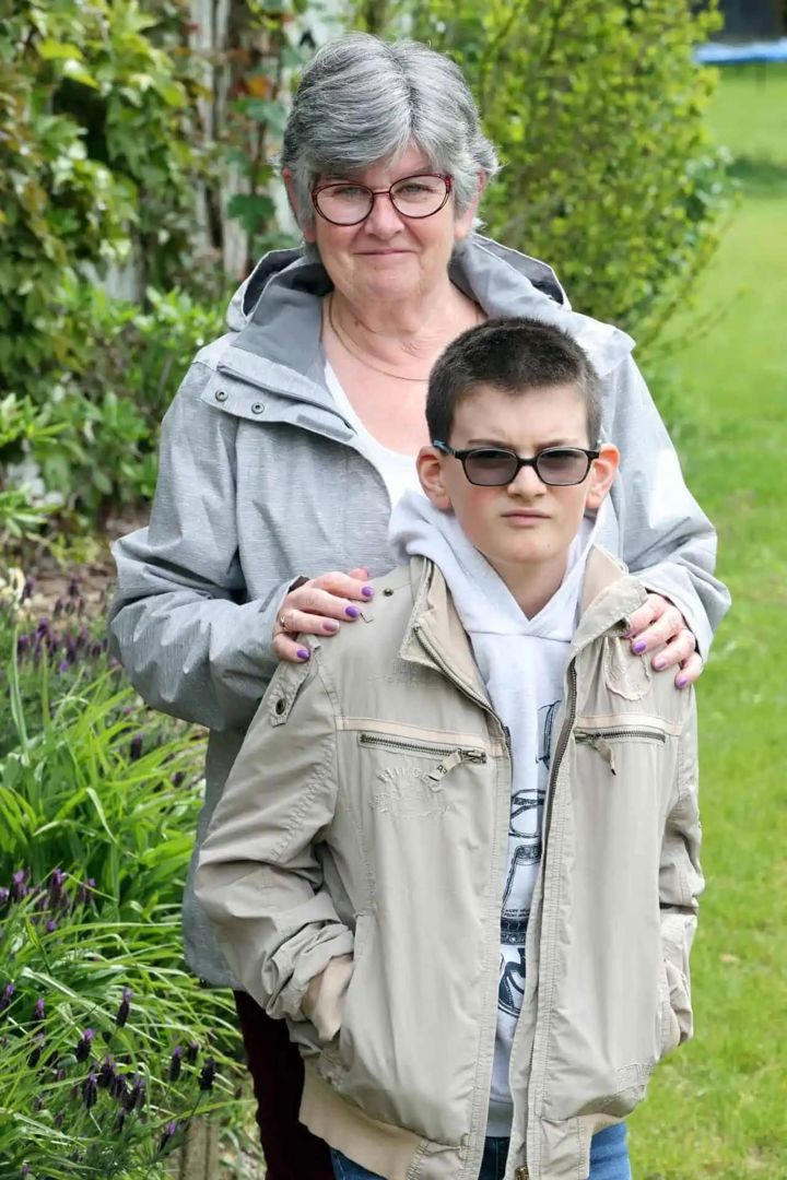 Oma en kleinkind Ben met autisme