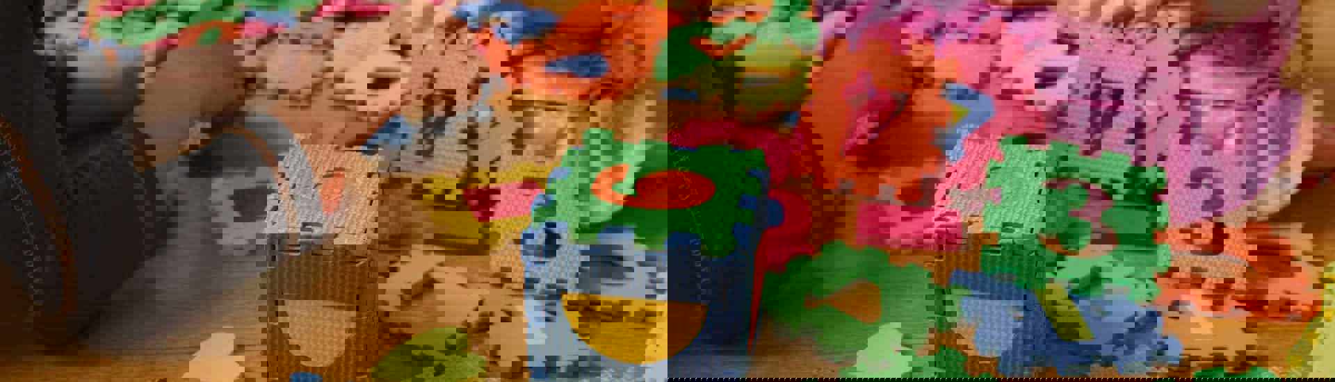 Speelmat met baby's in kinderopvang