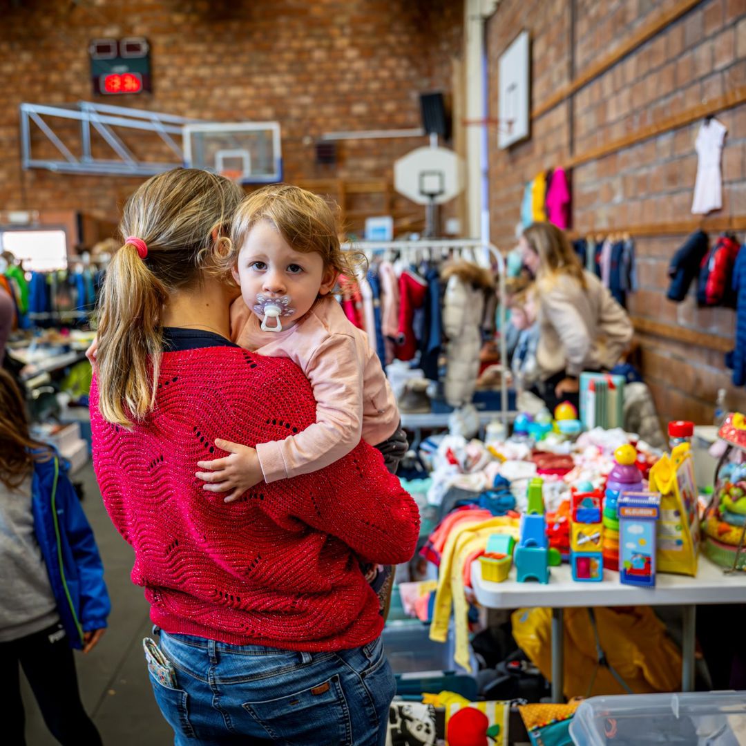 Tweedehandsbeurs 2HB Mama Peuter Schoolkind Jan Crab