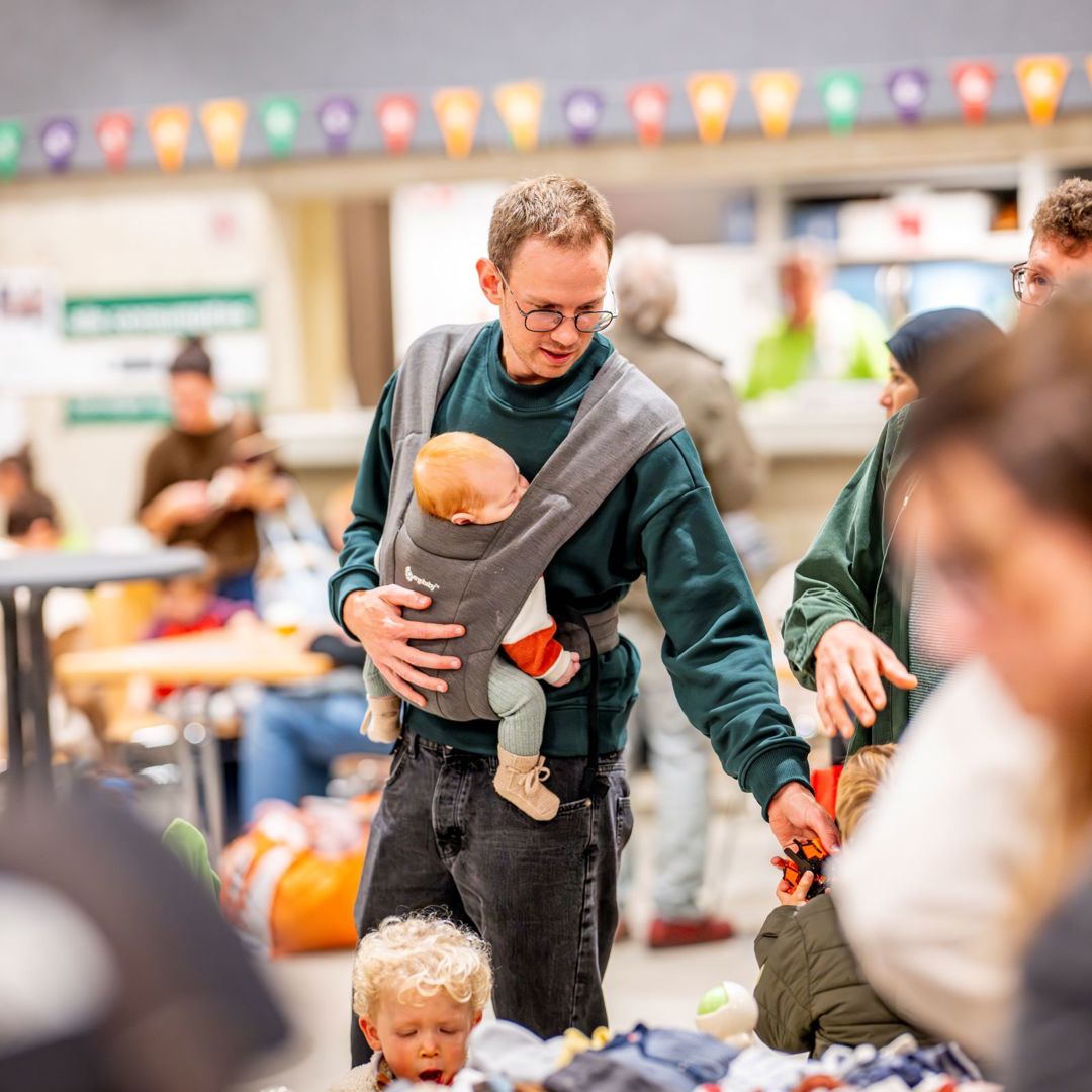 Tweedehandsbeurs 2HB Papa Baby Fotograaf Jan Crab
