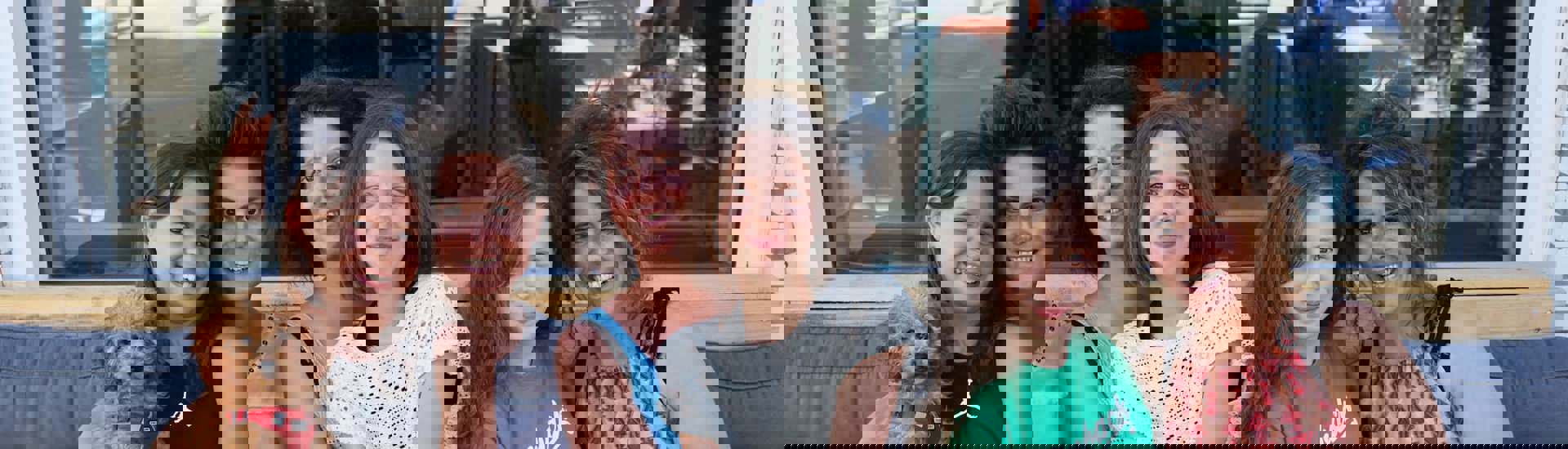 vriendinnen met hun mama's: Tieners en hun ouders over de overgang naar het middelbaar