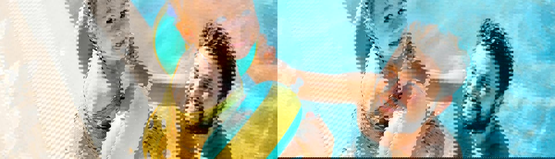 Kind met papa in zwembad: veilig in het water