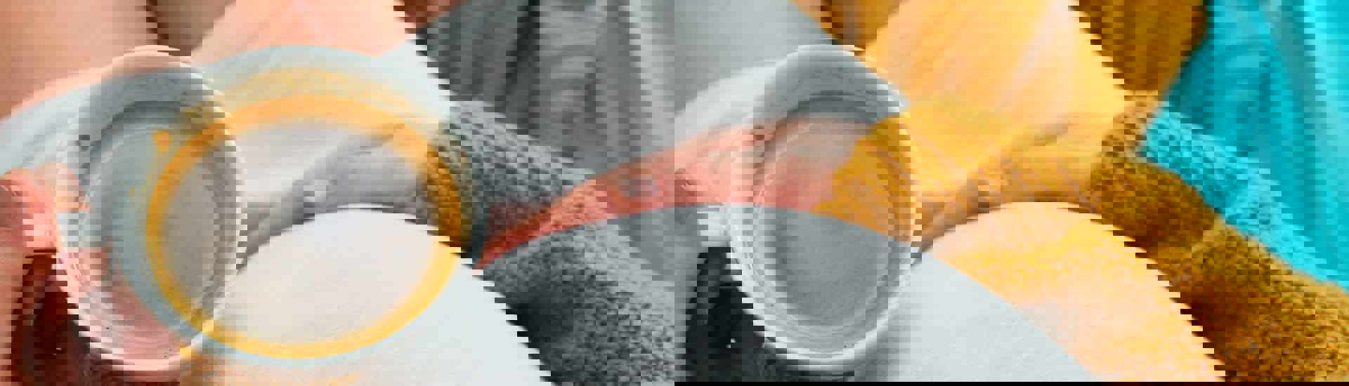 Zwangere vrouw met koffie: wat mag en wat mag niet?