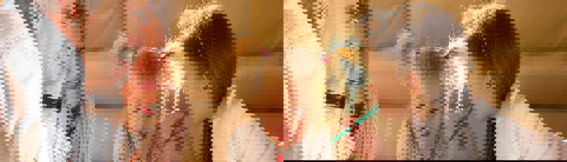 Grootouders en kleinkinderen kleuren op de grond: over opvoeden