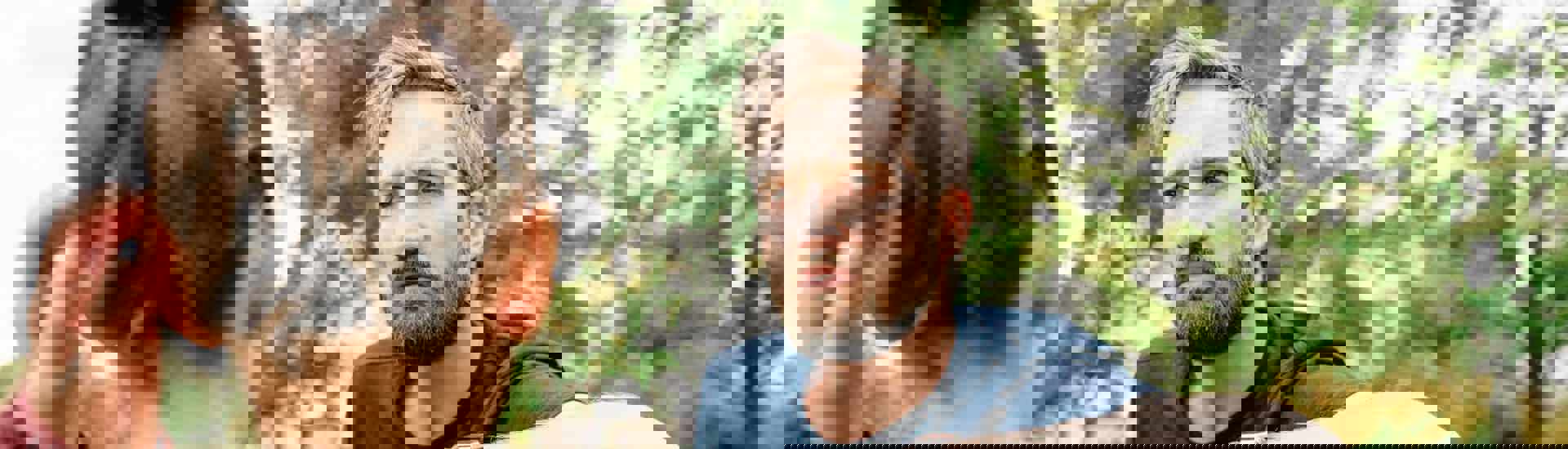 Vader en dochter praten over veilig vrijen