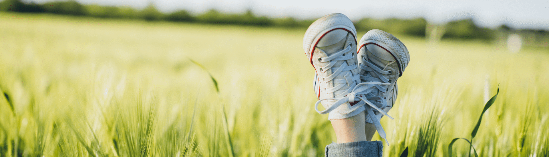 Voetjes in het gras: zo leer je je tiener omgaan met stress