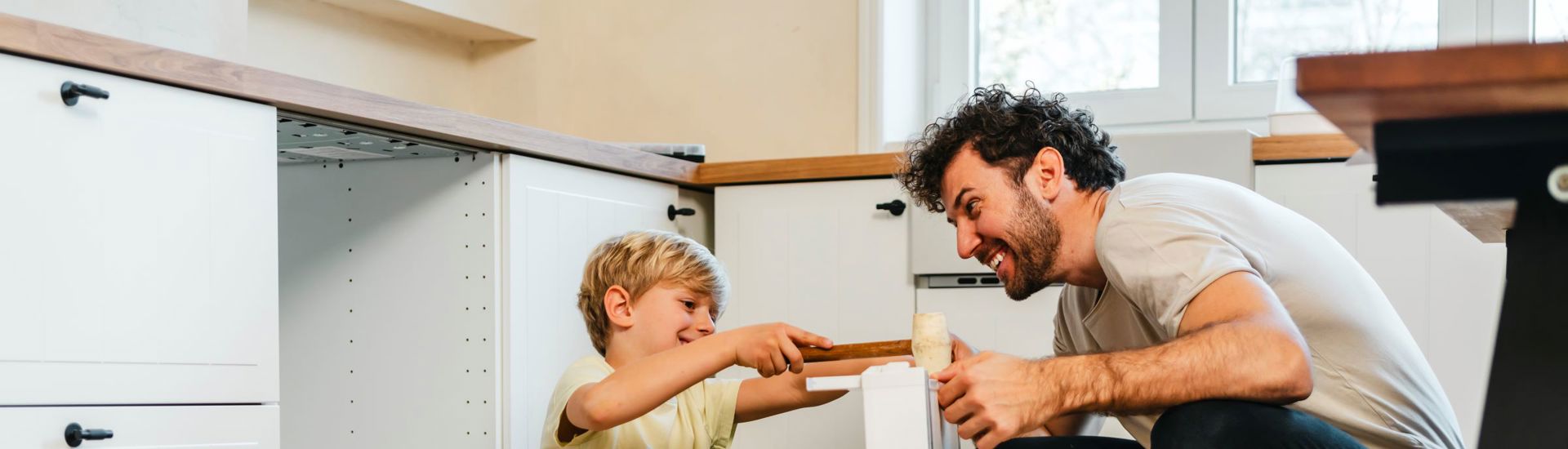 Vader Zoon Keuken Renoveren Energietransitie Gezinsbarometer