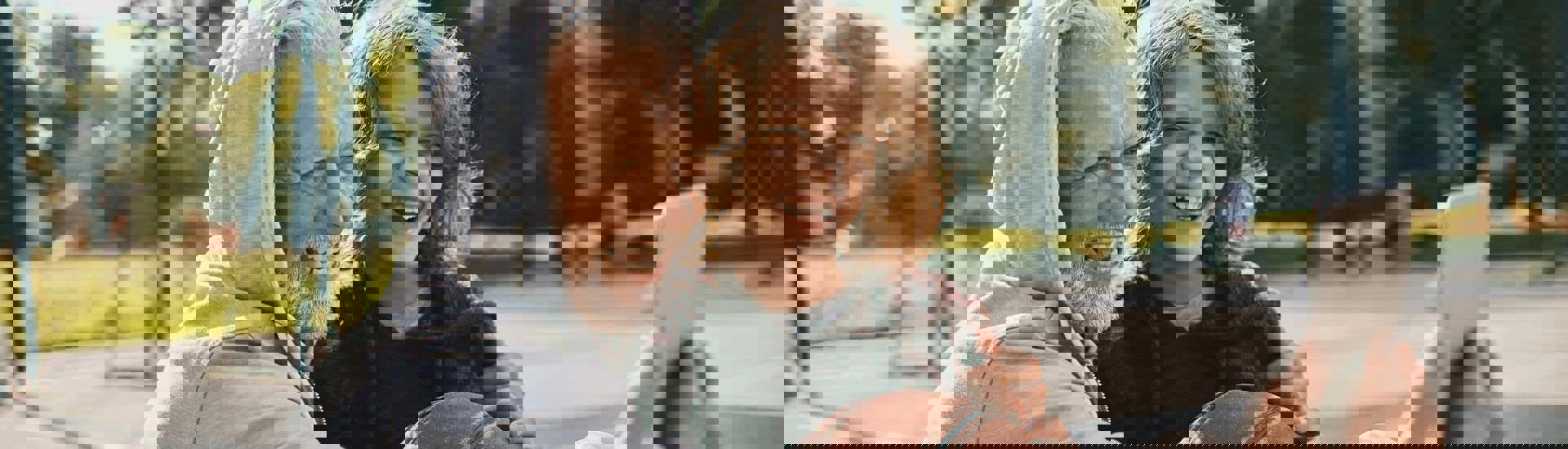 Opa en kleinzoon maken een foto: mag die foto online?