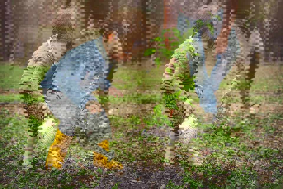 Kind werkt in de tuin: over het groeipaket