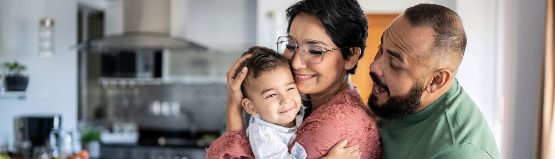 Gezinnen onder druk begroeting in keuken