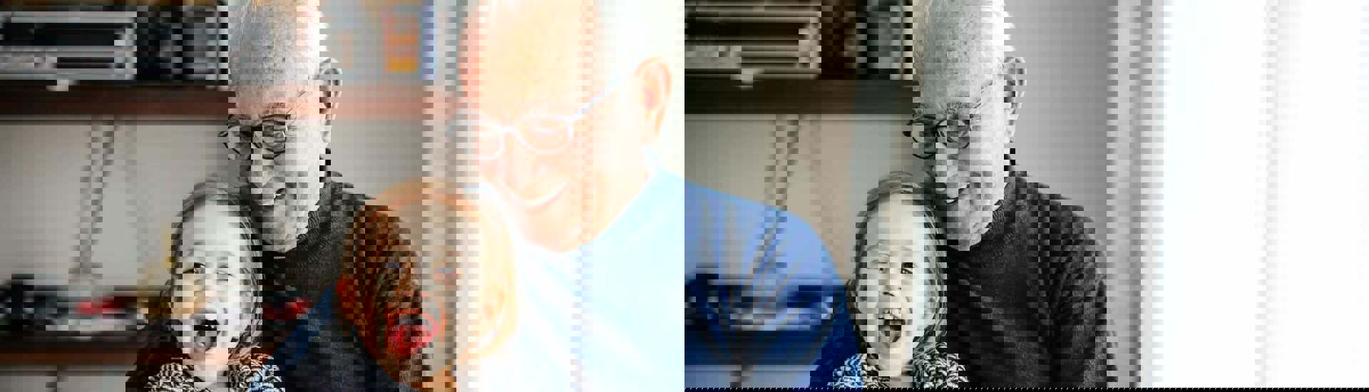 Opa met kleinkind: feiten en fabels over grootouders