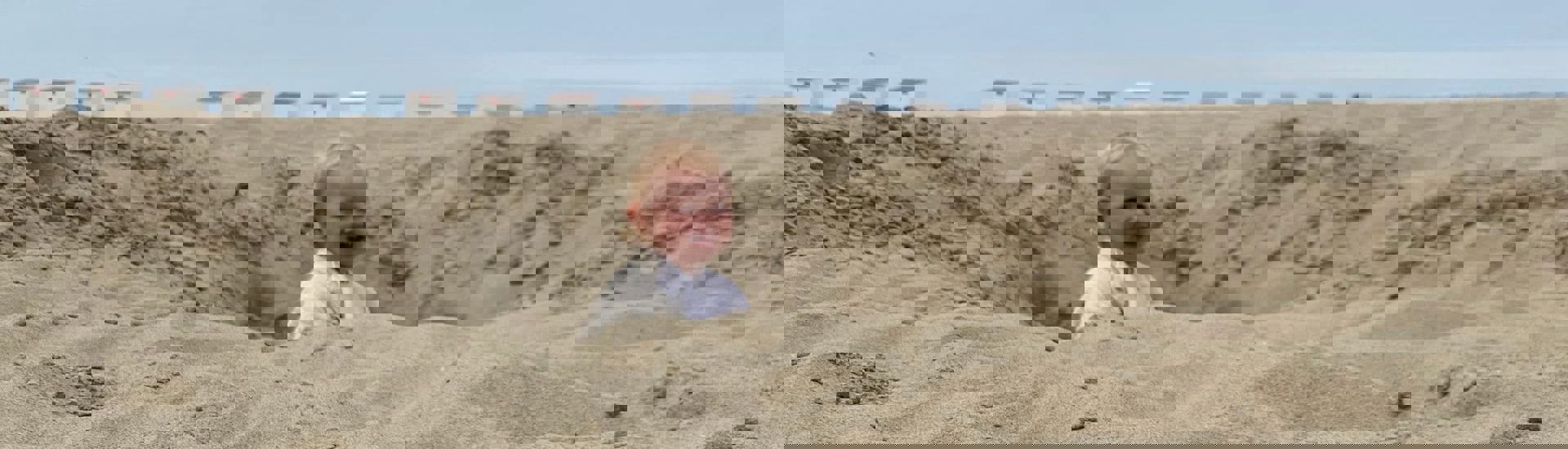 Peuter speelt aan het strand: mama Nele vertelt