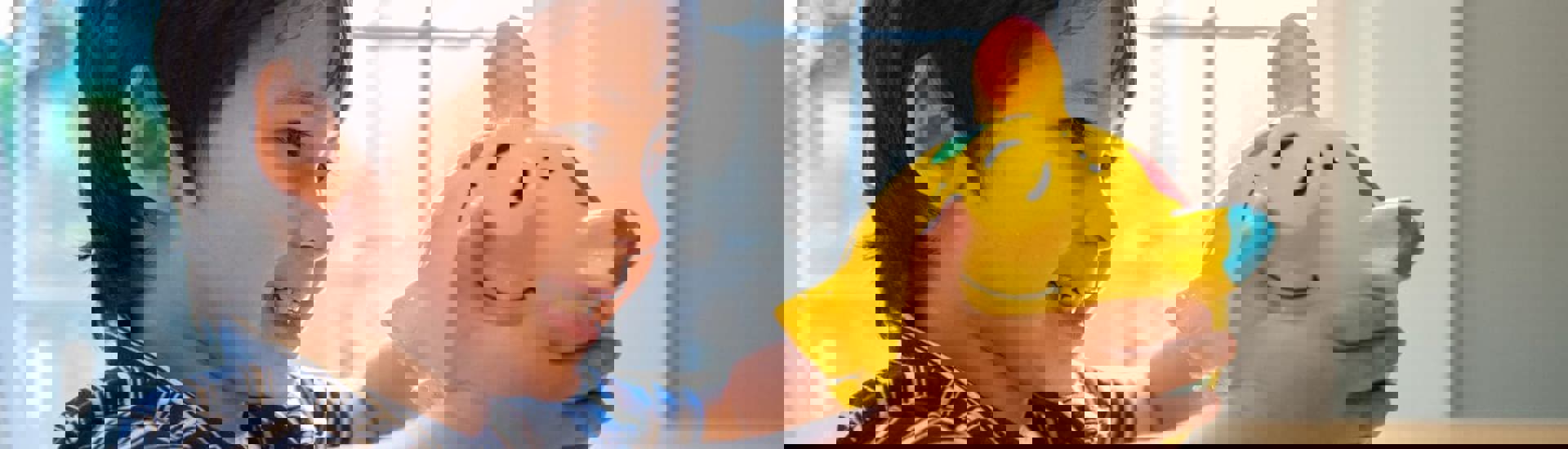 Kind met spaarvarken: leren omgaan met zakgeld