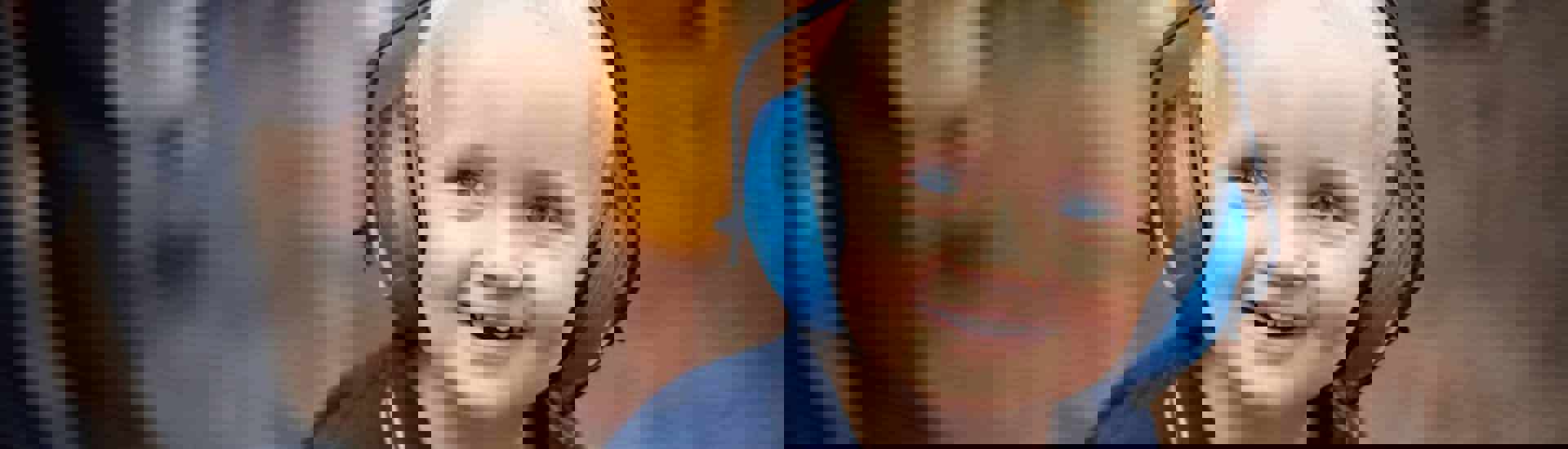 Peuter met gehoorbescherming