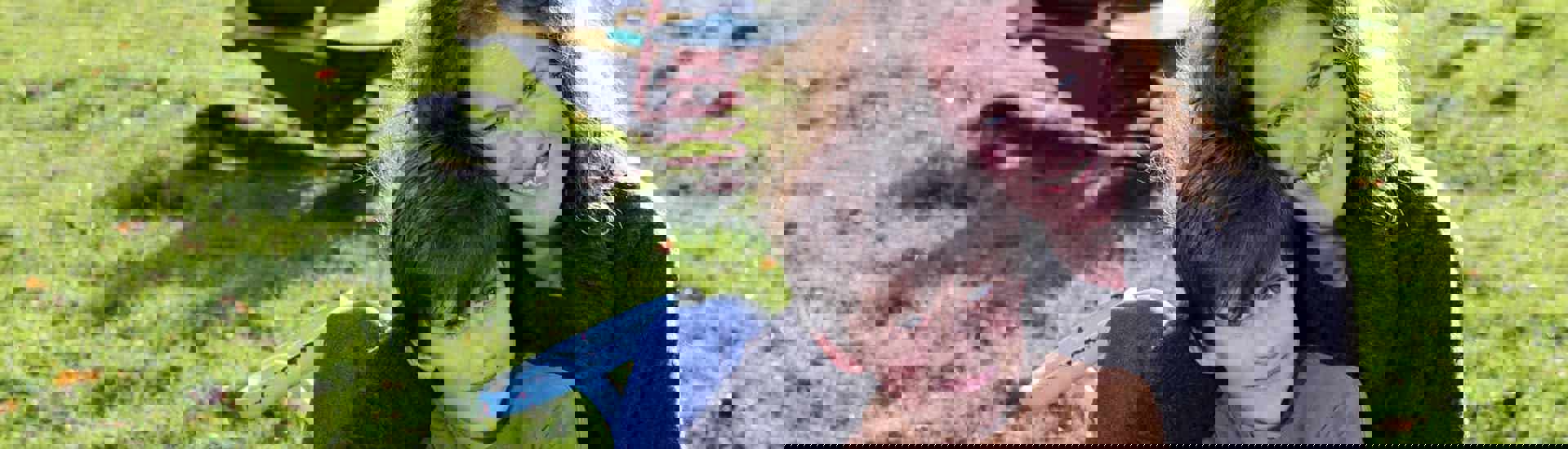 Mama Inge en zoon vertellen over het belang van hobby's