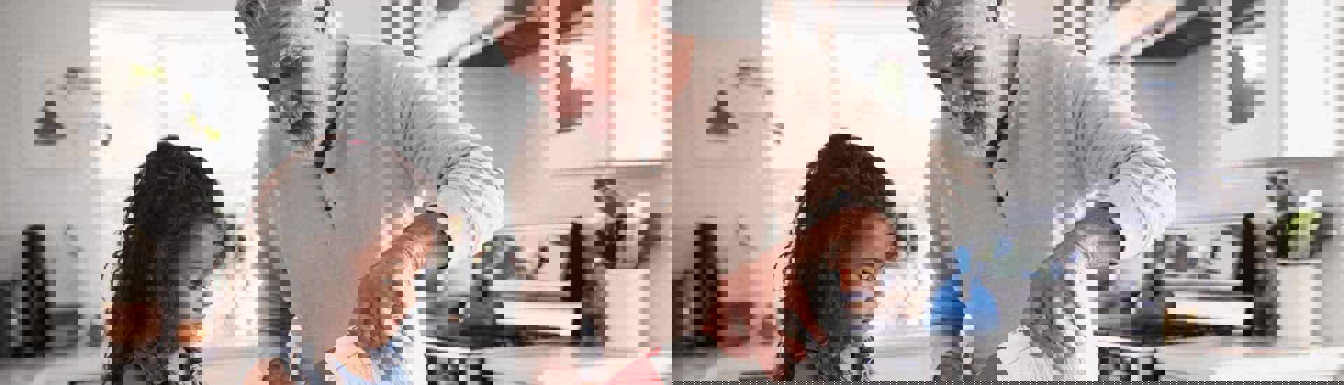 Grootouder en kleinkind bakken in de keuken: ben je verzekerd?