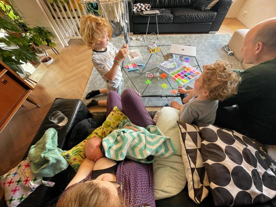 Gezin Van Vijf Onverwachts Zwanger