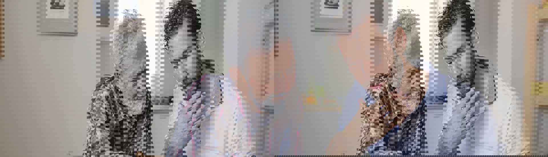 Bepaal met een zorgvolmacht zelf wie op je oude dag je zaken regelt