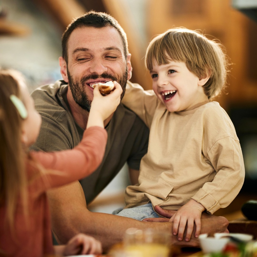 Samen Eten Met Kinderen Kind Voedert Papa