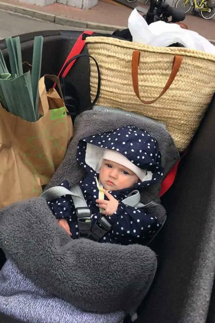 Dochter Lotte in bakfiets