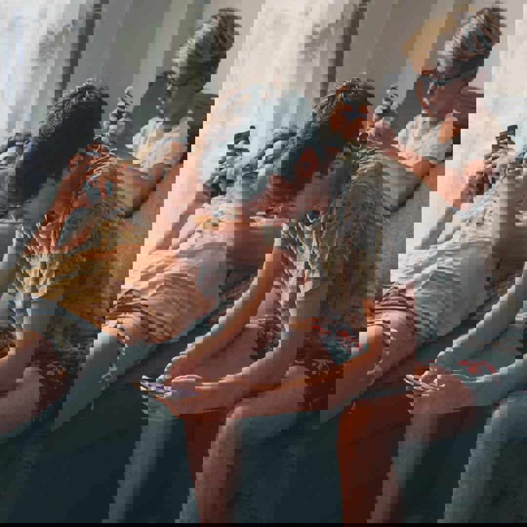 Tieners op smartphone: een handleiding om mee te praten met je tiener