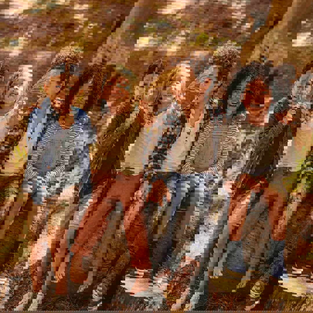 Groepje kinderen met diversiteit: opvoeden tegen racisme