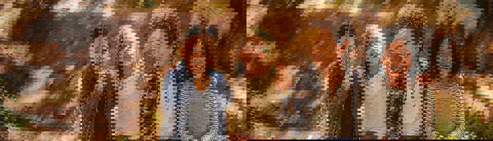 Groepje kinderen met diversiteit: opvoeden tegen racisme