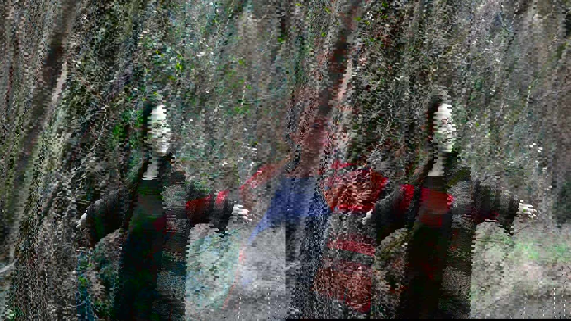 Mama en actrice Elise Bundervoet in de natuur