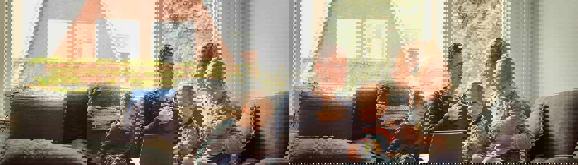 Familie samen in de zetel: hoe je om met goedbedoelde adviezen?