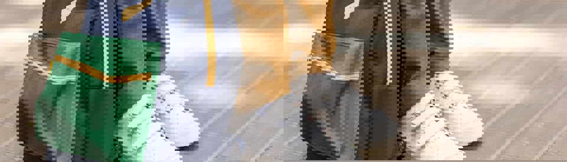 Schoolrugzak naast kind: wat is het verschil tussen de schoolbonus en de schooltoeslag?