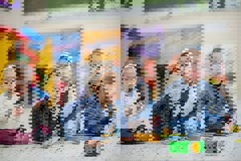 baby in kinderopvang: 100 miljoen euro extra te weinig 