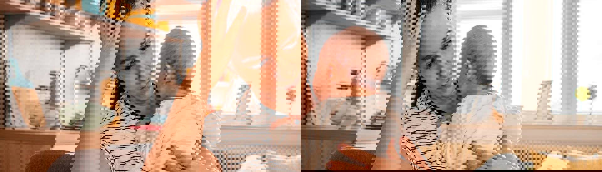 Vermoeide moeder met baby heeft hulp nodig