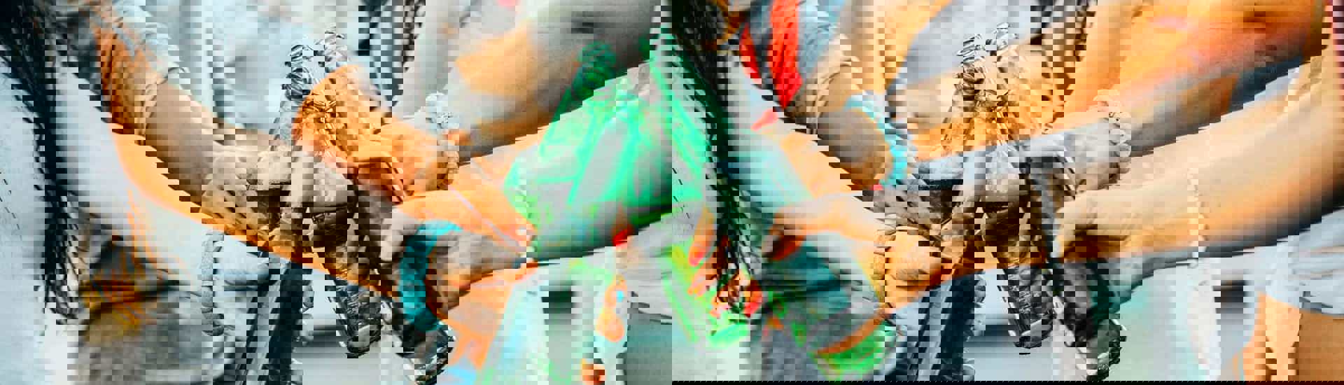 Tieners klinken met bier: zo leer je hen gezond omgaan met alcohol