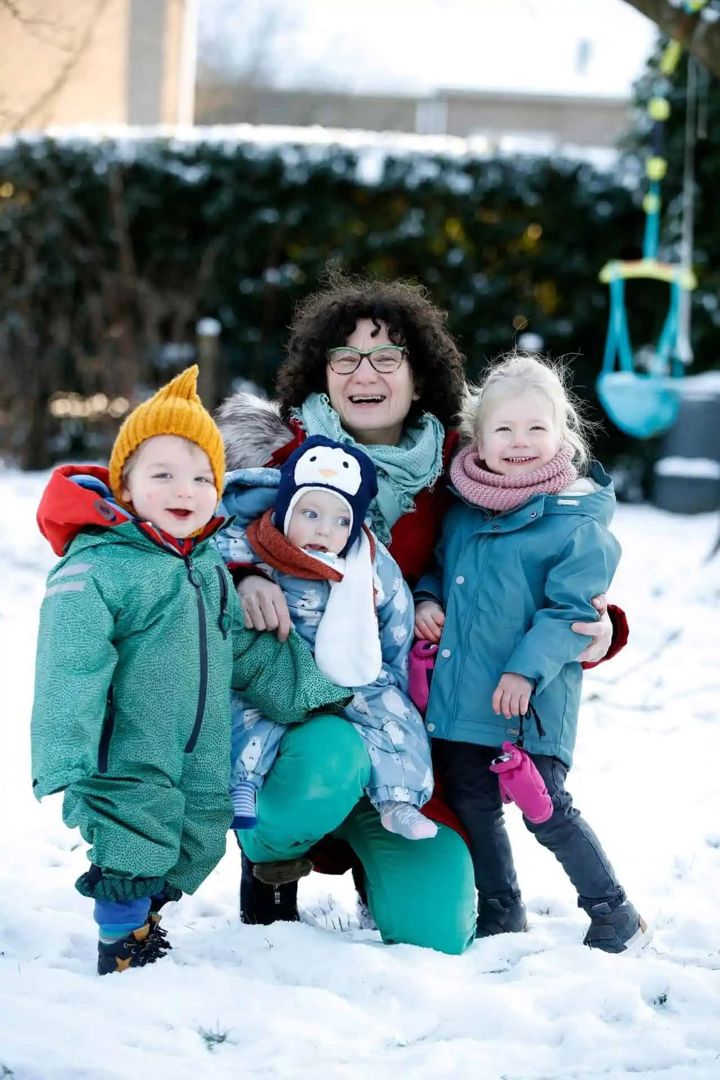 Sandwicher Nancy met kleinkinderen