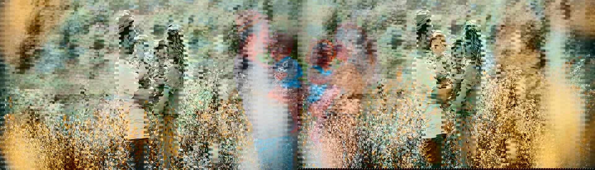 Tweelingouders Stephanie en Jonathan met hun tweeling