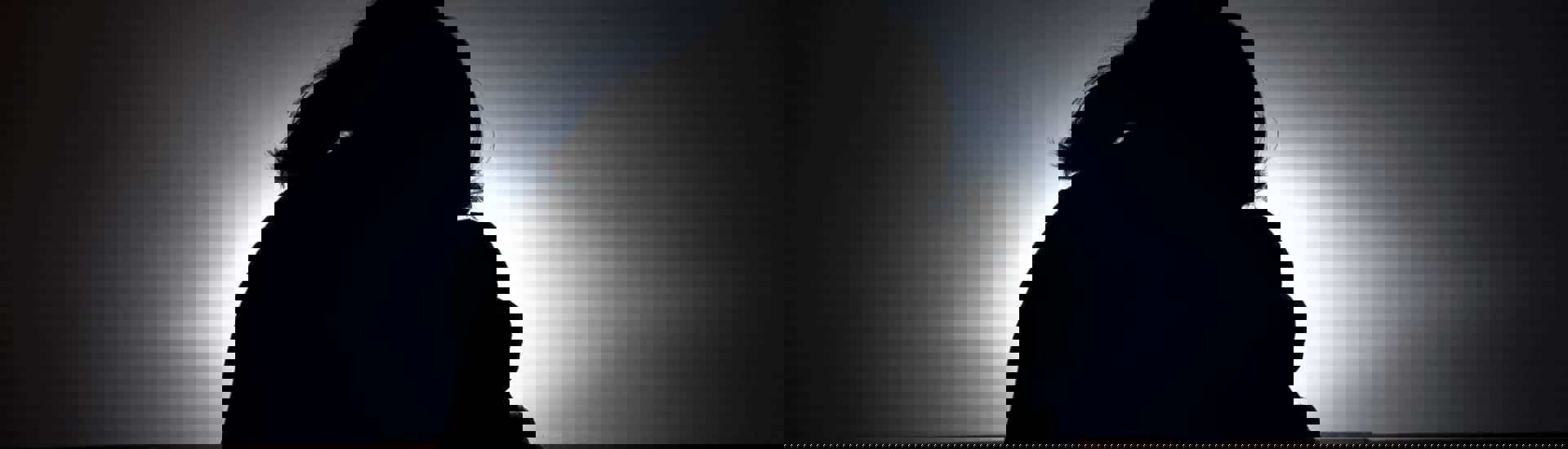 Suïcidaal en eenzaam tiener meisje