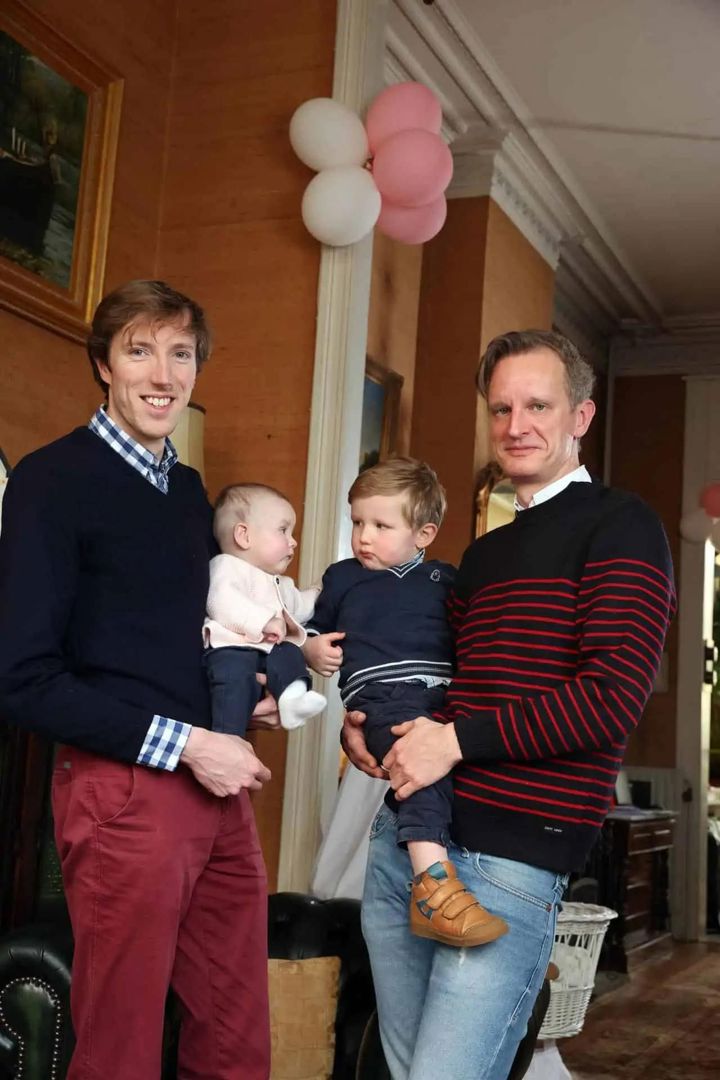 Tim en Jef met kinderen: experten draagmoederschap