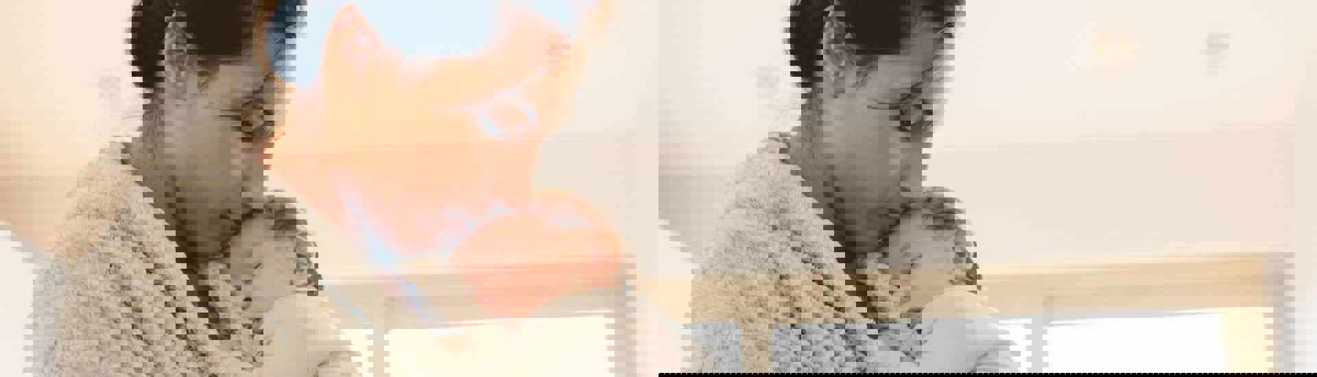 Mama knuffelt baby: 10 gevolgen voor je lichaam na de bevalling