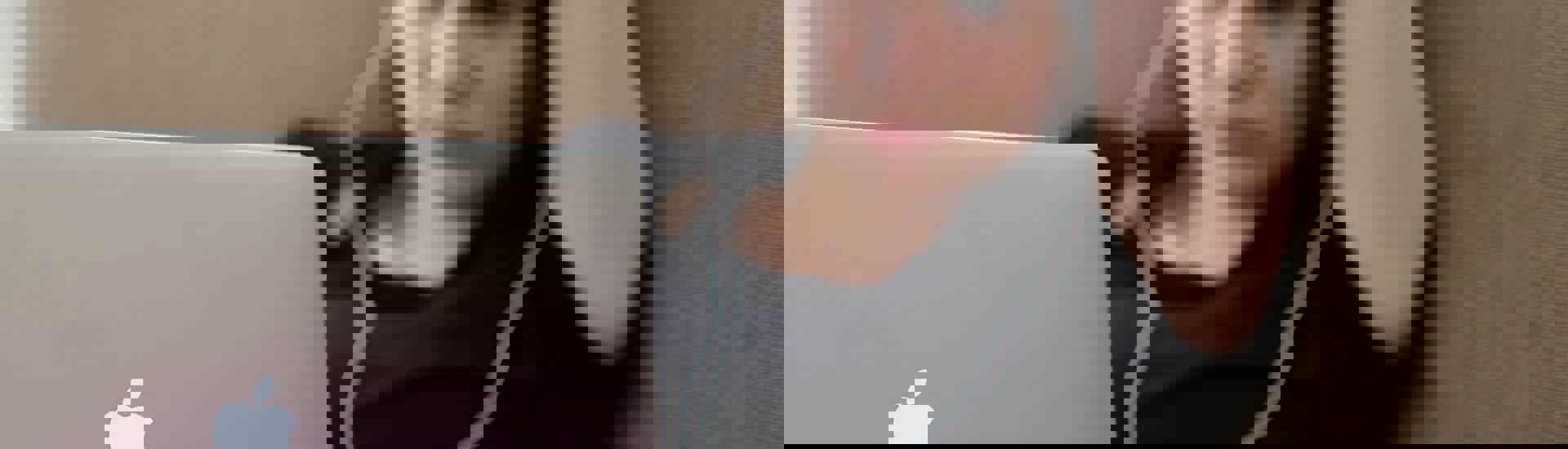 Tiener zit op computer: internety en privacy van kinderen