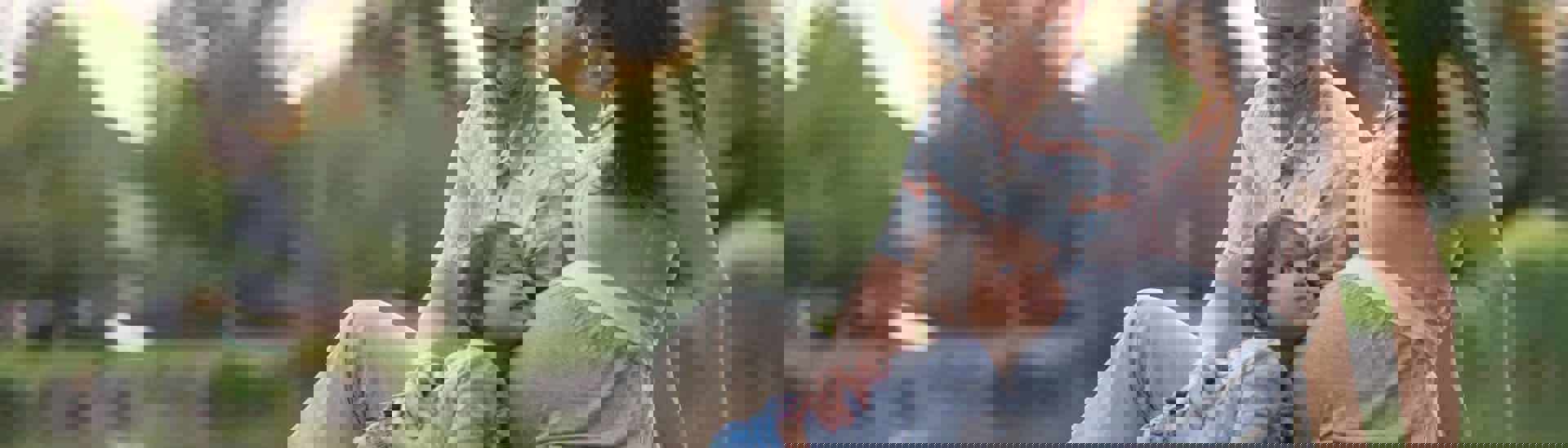 Zwanger koppel met peuter: tweede zwangerschap anders dan een eerste