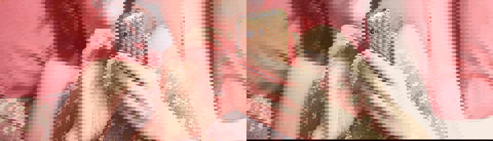 Tiener met gsm: over online relaties en seksualiteit