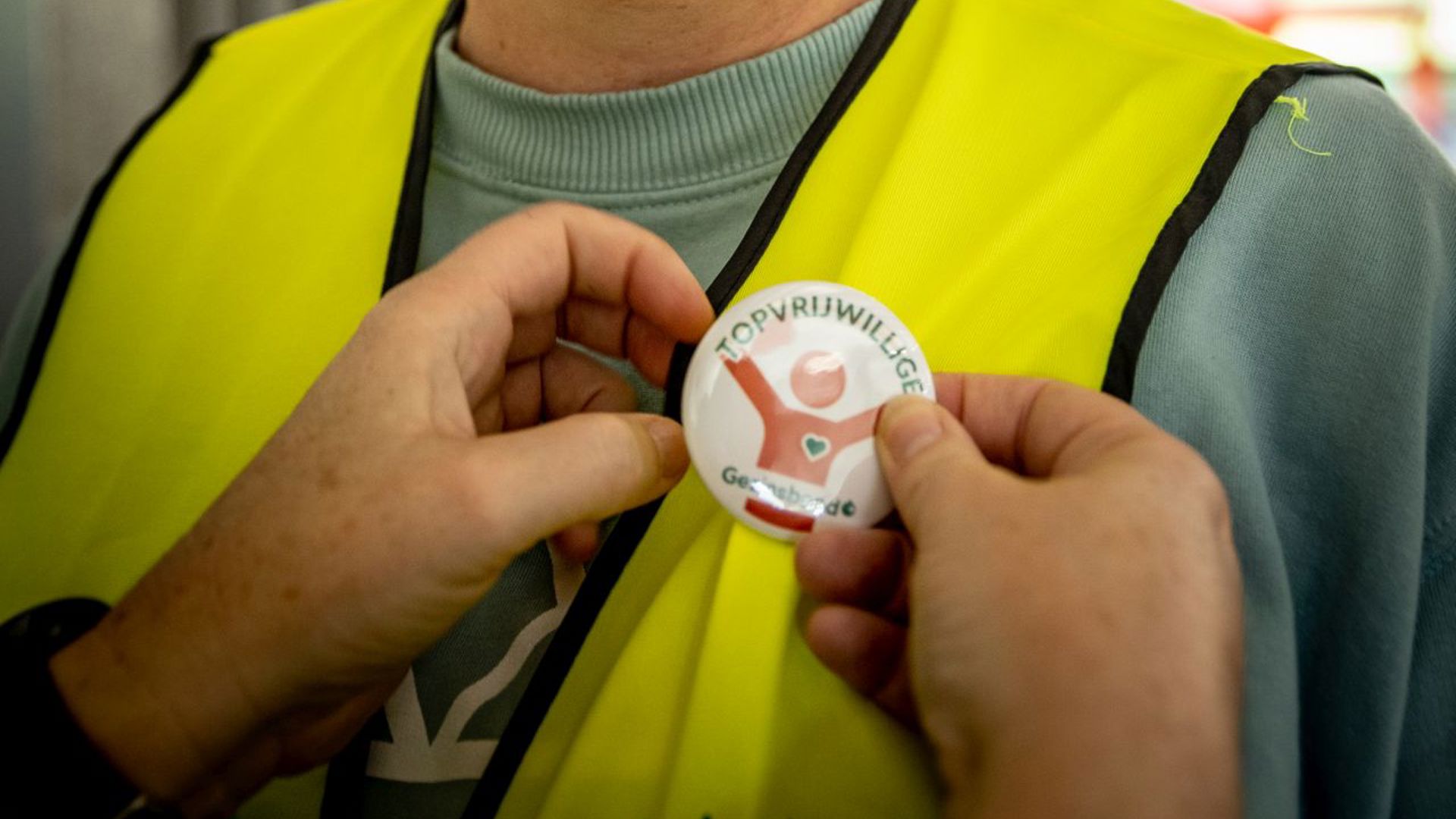 Gezinsbond topvrijwilliger krijgt badge