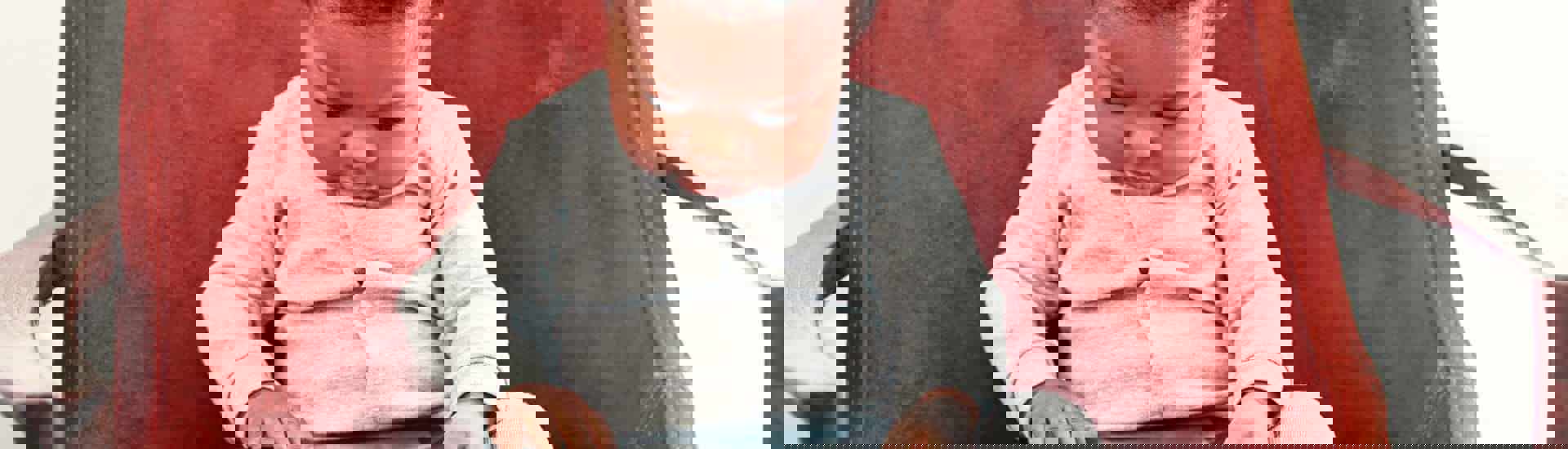 Baby met tablet: Schermtijd bij je baby